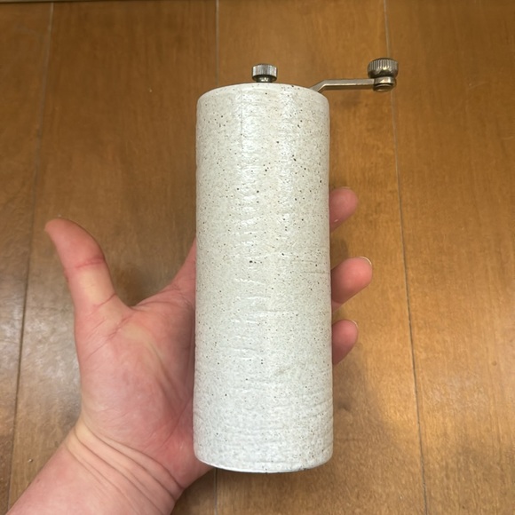 NEW Creative Co-op ceramic & brass pepper grinder - Picture 3 of 6